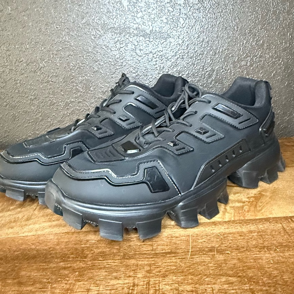 Steve Madden Black Chunky Athletic Shoes
